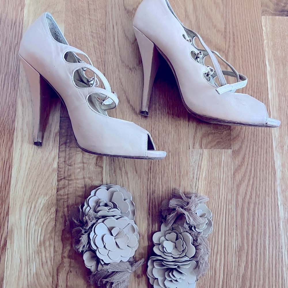 Saks Fifth Avenue nude fall heels leather with 3 straps and optional flower